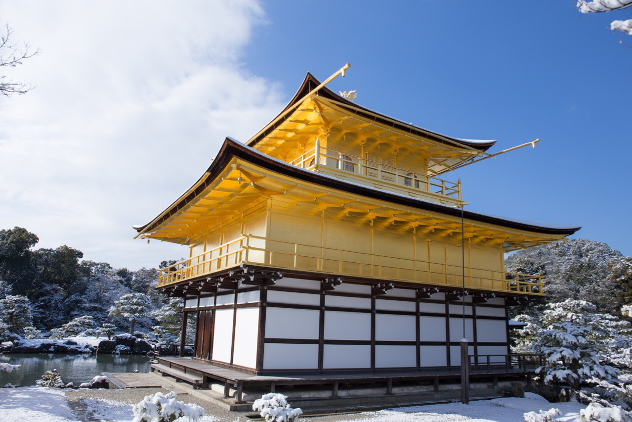 雪の金閣寺