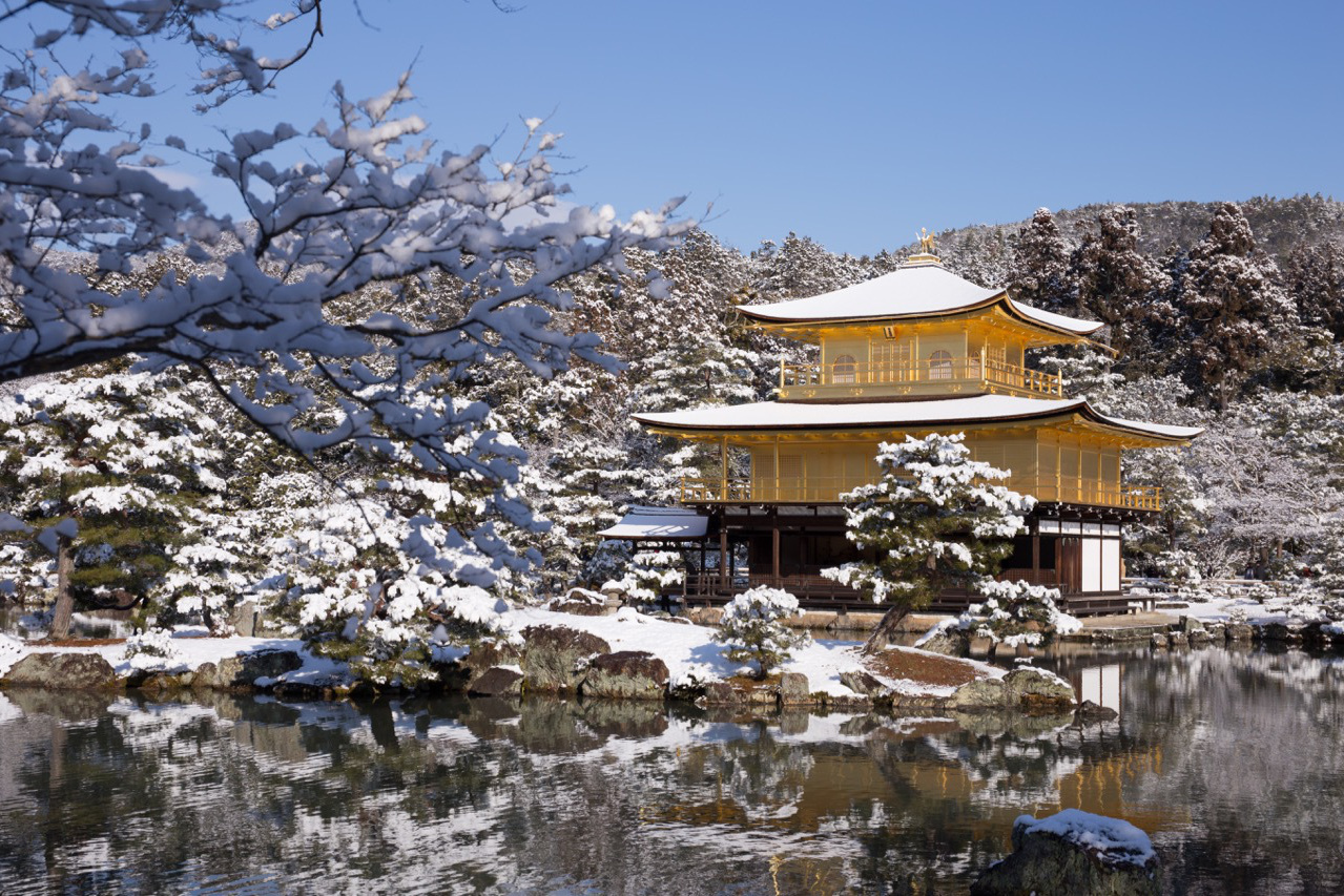 雪の金閣寺