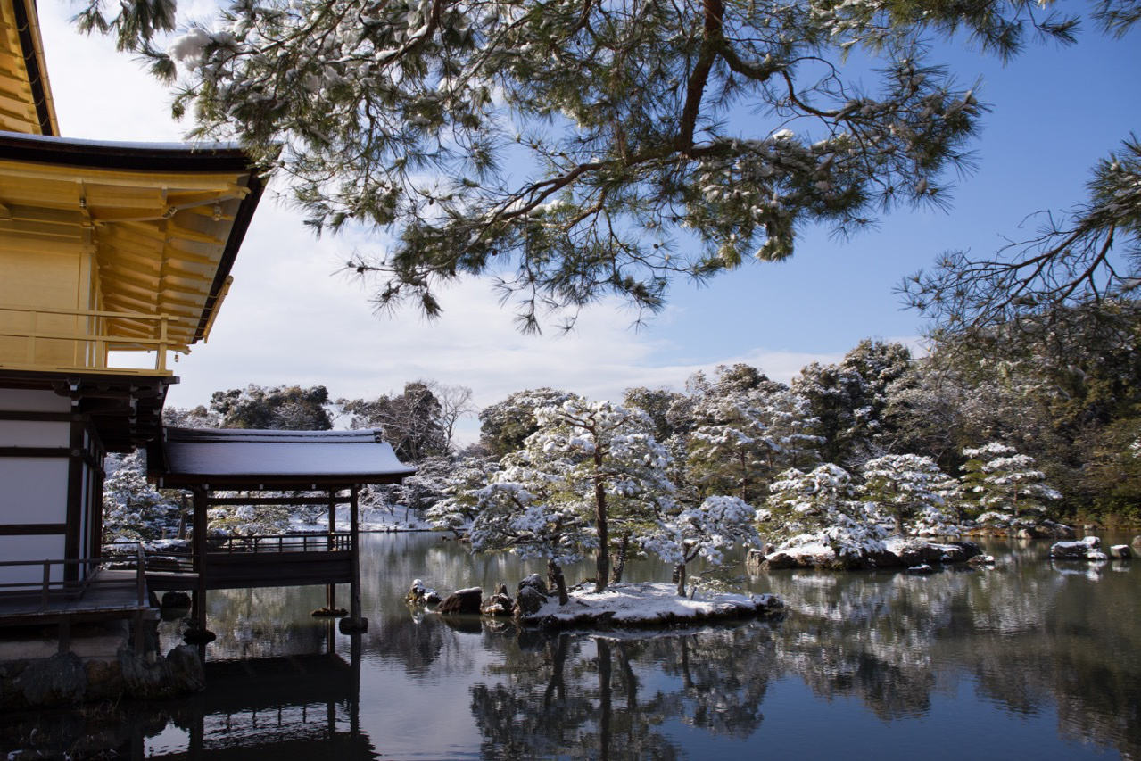 雪の金閣寺