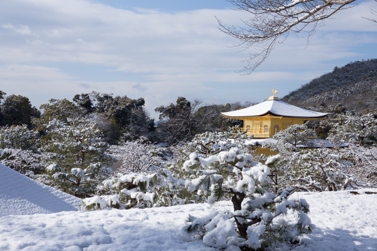 雪の金閣寺