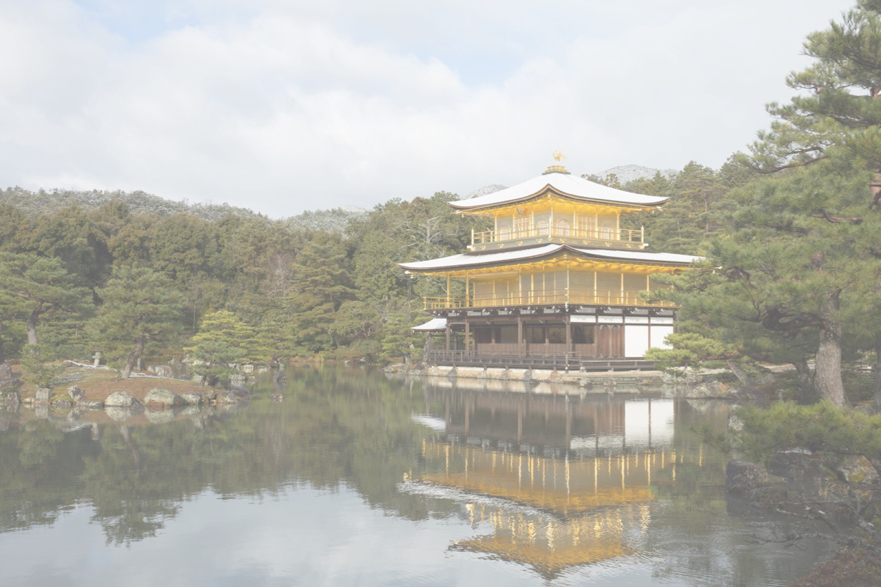雪化粧した金閣寺